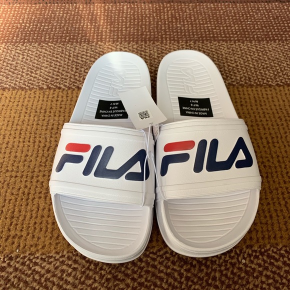 SOLD- Unisex New Fila Slip-on Slippers